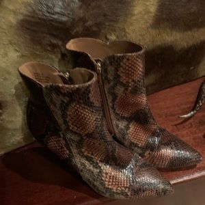 Lizard faux print booties